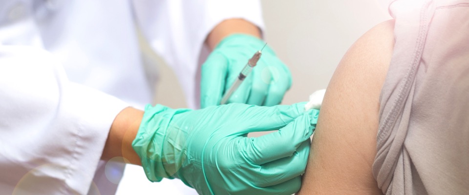 Farmacisti vaccinatori, Futurpharma chiede tutela assicurativa ed economica