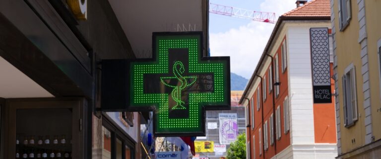 Sistema farmaceutico svizzero, studio mette in luce l’importanza dell’automedicazione